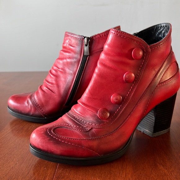 Shoes - Red boots with chunk heel and button detailing, size 7.5